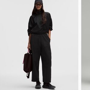 Lululemon Lightweight mid rise barrel leg cropped pants